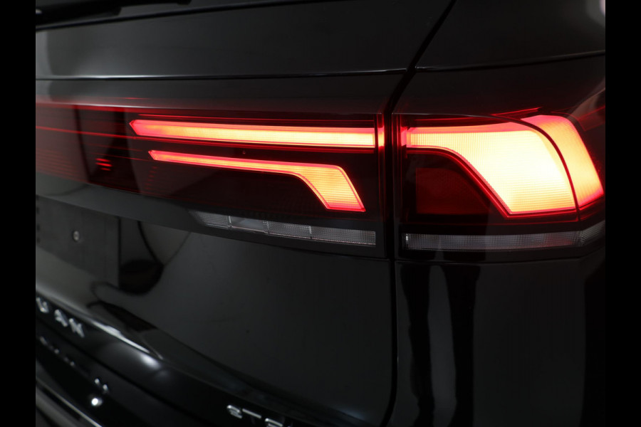 Volkswagen Tiguan 1.5 eTSI Life Edition 130 pk Automaat (DSG) | Verlengde garantie | Navigatie | Panoramadak | Trekhaak (wegklapbaar) | Parkeersensoren (Park assist) | Achteruitrijcamera |