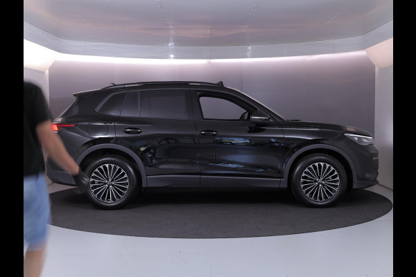 Volkswagen Tiguan 1.5 eTSI Life Edition 130 pk Automaat (DSG) | Verlengde garantie | Navigatie | Panoramadak | Trekhaak (wegklapbaar) | Parkeersensoren (Park assist) | Achteruitrijcamera |