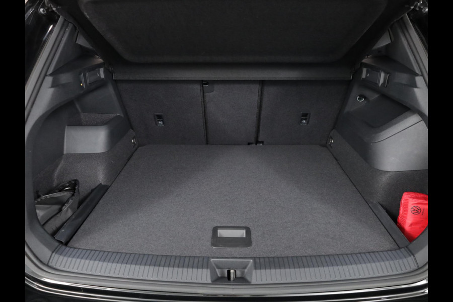 Volkswagen Tiguan 1.5 eTSI Life Edition 130 pk Automaat (DSG) | Verlengde garantie | Navigatie | Panoramadak | Trekhaak (wegklapbaar) | Parkeersensoren (Park assist) | Achteruitrijcamera |