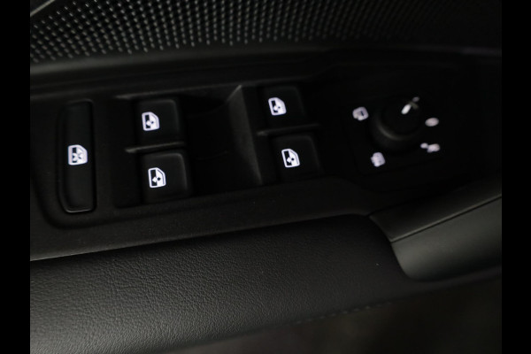 Volkswagen Tiguan 1.5 eTSI Life Edition 130 pk Automaat (DSG) | Verlengde garantie | Navigatie | Panoramadak | Trekhaak (wegklapbaar) | Parkeersensoren (Park assist) | Achteruitrijcamera |