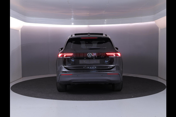 Volkswagen Tiguan 1.5 eTSI Life Edition 130 pk Automaat (DSG) | Verlengde garantie | Navigatie | Panoramadak | Trekhaak (wegklapbaar) | Parkeersensoren (Park assist) | Achteruitrijcamera |