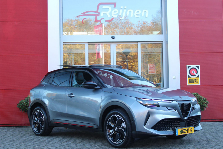Alfa Romeo junior ELETTRICA SPECIALE 156PK 54 kWh | "SABELT" SPORTSTOELEN ELEKTRISCH VERSTELBAAR MET LEDEREN/ALCANTARA BEKLEDING | PANORAMISCH SCHUIF/KANTEL DAK | BICOLOR DAK (ZWART DAK) | WARMTEPOMP | TECHNOLOGIE PAKKET (O.A. FULL LED ADAPTIVE MATRIX KOPLAMPEN/DODEHOEK DETECTIE/DRAADLOZE TELEFOONLADER/ACHTERUITRIJ CAMERA/PARKEERSENSOREN VOOR, ACHTER,ZIJKANT) | DRAADLOZE APPLE CARPLAY/ANDROID AUTO | CLIMATE CONTROL | ELEKTRISCH BEDIENBARE ACHTERKLEP | STOEL VERWARMING | ELEKTRISCH BEDIENBARE VOORSTOEL | VERKEERSBORDEN HERKENNING | ADAPTIVE CRUISE CONTROL | KEYLESS ENTRY/START |