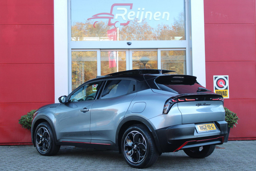 Alfa Romeo junior ELETTRICA SPECIALE 156PK 54 kWh | "SABELT" SPORTSTOELEN ELEKTRISCH VERSTELBAAR MET LEDEREN/ALCANTARA BEKLEDING | PANORAMISCH SCHUIF/KANTEL DAK | BICOLOR DAK (ZWART DAK) | WARMTEPOMP | TECHNOLOGIE PAKKET (O.A. FULL LED ADAPTIVE MATRIX KOPLAMPEN/DODEHOEK DETECTIE/DRAADLOZE TELEFOONLADER/ACHTERUITRIJ CAMERA/PARKEERSENSOREN VOOR, ACHTER,ZIJKANT) | DRAADLOZE APPLE CARPLAY/ANDROID AUTO | CLIMATE CONTROL | ELEKTRISCH BEDIENBARE ACHTERKLEP | STOEL VERWARMING | ELEKTRISCH BEDIENBARE VOORSTOEL | VERKEERSBORDEN HERKENNING | ADAPTIVE CRUISE CONTROL | KEYLESS ENTRY/START |