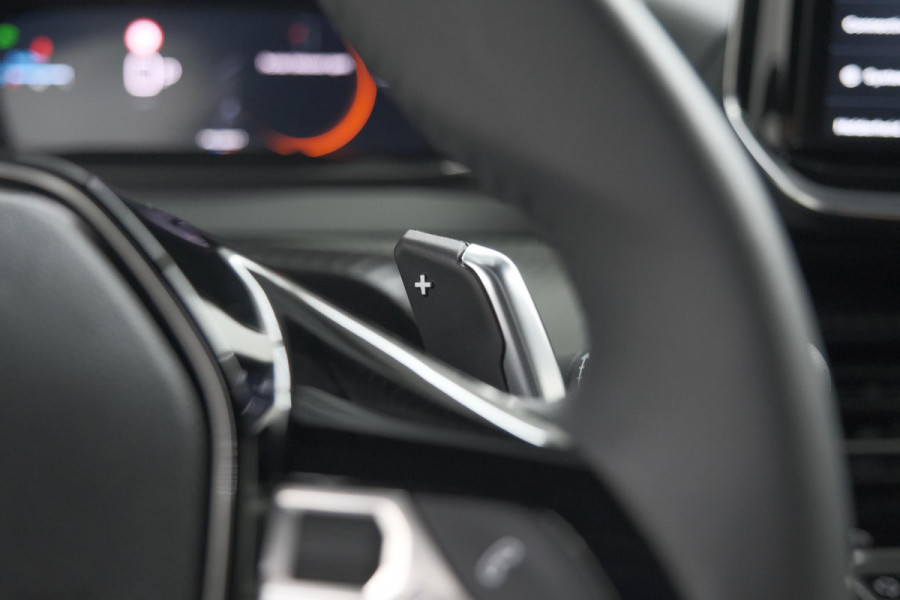 Peugeot 2008 1.2 Hybrid 145 Allure | Apple Carplay | Climate Control | Parkeersensoren Voor + Achter