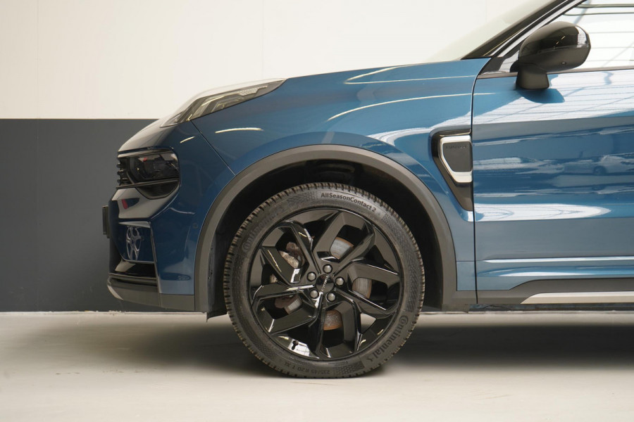 Lynk & Co 01 1.5 | Zwart optiek | 360 camera | Panoramadak | Navigatie | Memory | Apple CarPlay