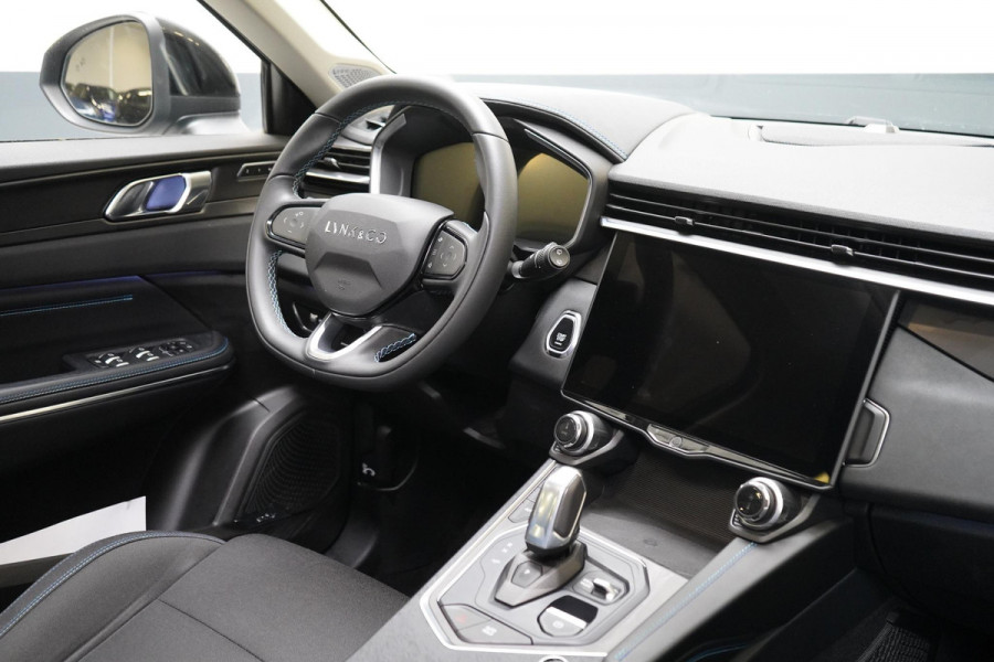 Lynk & Co 01 1.5 | Zwart optiek | 360 camera | Panoramadak | Navigatie | Memory | Apple CarPlay