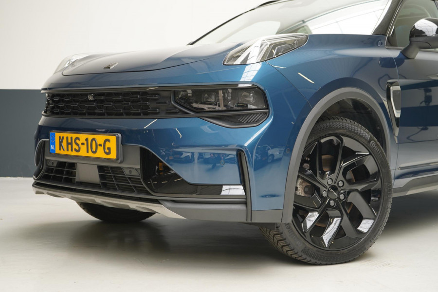 Lynk & Co 01 1.5 | Zwart optiek | 360 camera | Panoramadak | Navigatie | Memory | Apple CarPlay