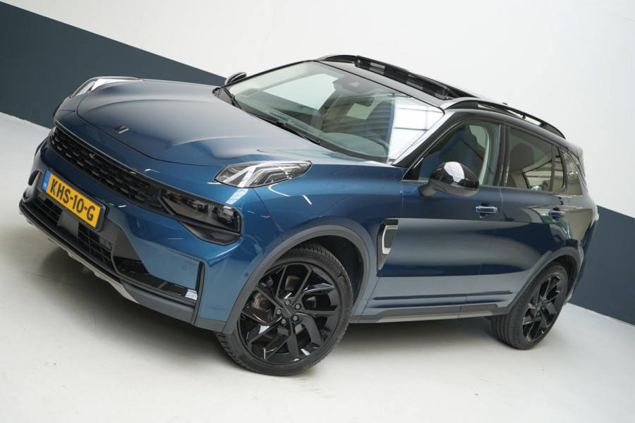 Lynk & Co 01 1.5 | Zwart optiek | 360 camera | Panoramadak | Navigatie | Memory | Apple CarPlay
