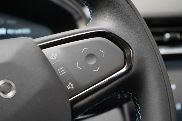 Lynk & Co 01 1.5 | Zwart optiek | 360 camera | Panoramadak | Navigatie | Memory | Apple CarPlay