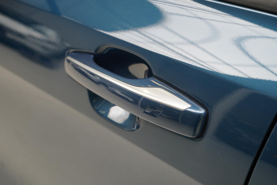 Lynk & Co 01 1.5 | Zwart optiek | 360 camera | Panoramadak | Navigatie | Memory | Apple CarPlay