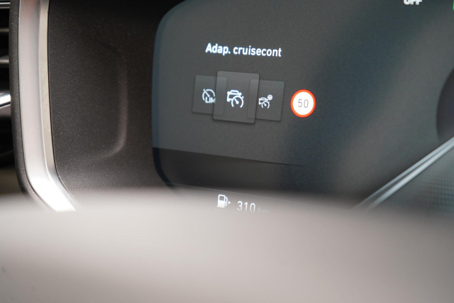 Lynk & Co 01 1.5 | Zwart optiek | 360 camera | Panoramadak | Navigatie | Memory | Apple CarPlay