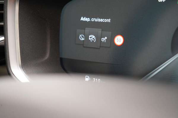 Lynk & Co 01 1.5 | Zwart optiek | 360 camera | Panoramadak | Navigatie | Memory | Apple CarPlay