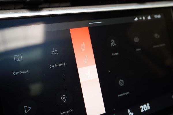 Lynk & Co 01 1.5 | Zwart optiek | 360 camera | Panoramadak | Navigatie | Memory | Apple CarPlay