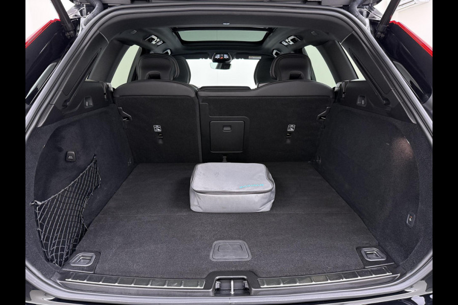 Volvo XC60 2.0 T6 Plug-in hybrid AWD Plus Black Edition TOPSTAAT! | DEALER ONDERHOUDEN | 100% ONGEVAL VERLEDEN VRIJ | TREKHAAK | HARMAN KARDON | 360 CAMERA| MEMORY STOELEN| ACHTERBANK VERWARMD|