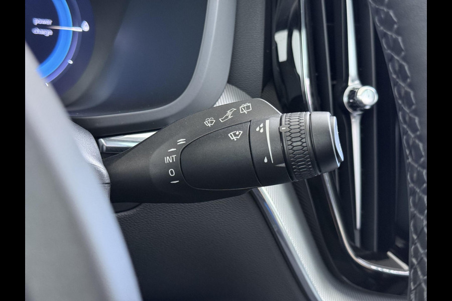 Volvo XC60 2.0 T6 Plug-in hybrid AWD Plus Black Edition TOPSTAAT! | DEALER ONDERHOUDEN | 100% ONGEVAL VERLEDEN VRIJ | TREKHAAK | HARMAN KARDON | 360 CAMERA| MEMORY STOELEN| ACHTERBANK VERWARMD|