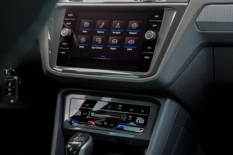 Volkswagen Tiguan 1.5 TSI Life Business | Apple Carplay | ACC | Afn. Trekhaak | Stoel & Stuurverwarming