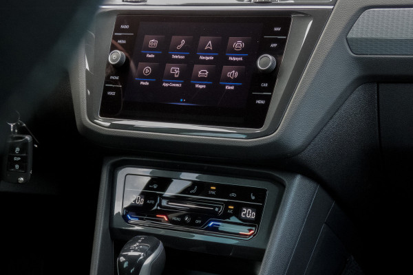 Volkswagen Tiguan 1.5 TSI Life Business | Apple Carplay | ACC | Afn. Trekhaak | Stoel & Stuurverwarming
