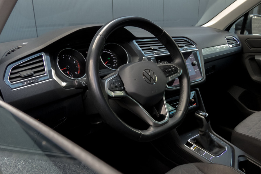 Volkswagen Tiguan 1.5 TSI Life Business | Apple Carplay | ACC | Afn. Trekhaak | Stoel & Stuurverwarming