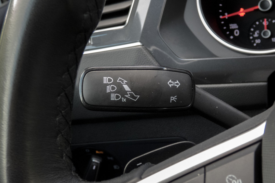 Volkswagen Tiguan 1.5 TSI Life Business | Apple Carplay | ACC | Afn. Trekhaak | Stoel & Stuurverwarming