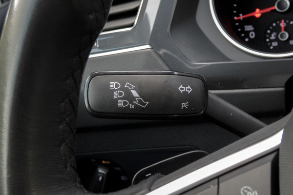 Volkswagen Tiguan 1.5 TSI Life Business | Apple Carplay | ACC | Afn. Trekhaak | Stoel & Stuurverwarming