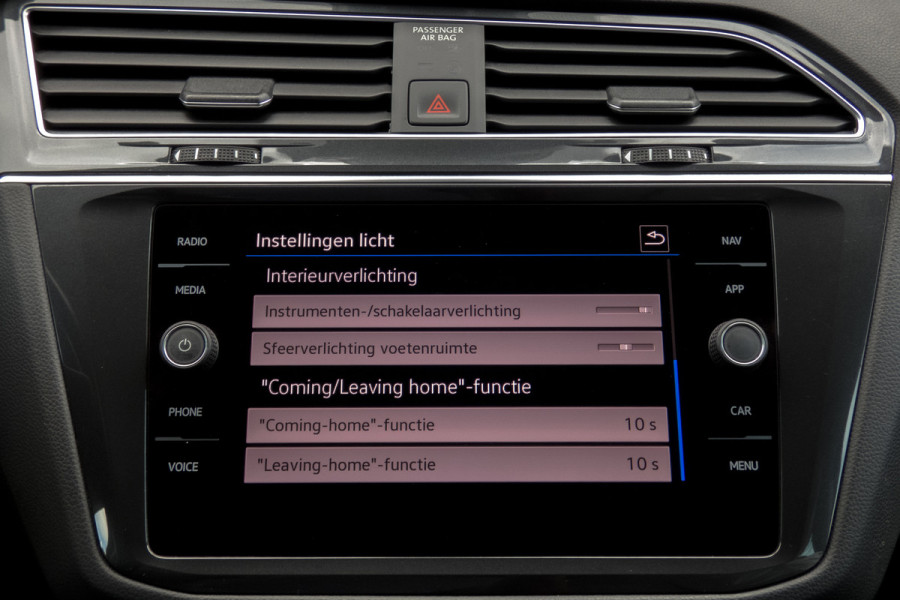 Volkswagen Tiguan 1.5 TSI Life Business | Apple Carplay | ACC | Afn. Trekhaak | Stoel & Stuurverwarming