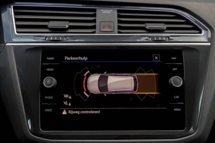 Volkswagen Tiguan 1.5 TSI Life Business | Apple Carplay | ACC | Afn. Trekhaak | Stoel & Stuurverwarming