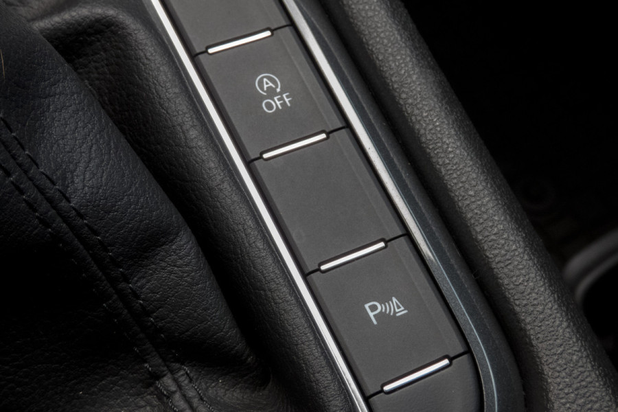 Volkswagen Tiguan 1.5 TSI Life Business | Apple Carplay | ACC | Afn. Trekhaak | Stoel & Stuurverwarming