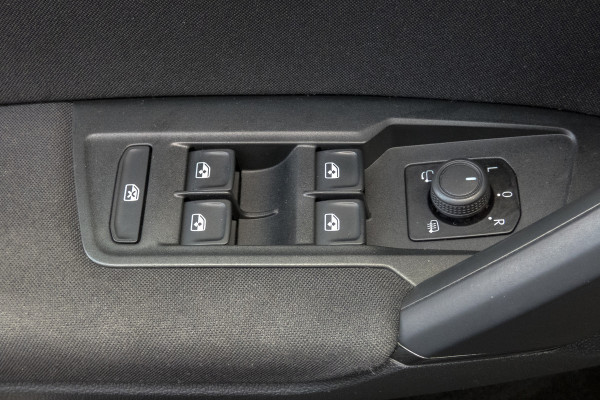 Volkswagen Tiguan 1.5 TSI Life Business | Apple Carplay | ACC | Afn. Trekhaak | Stoel & Stuurverwarming