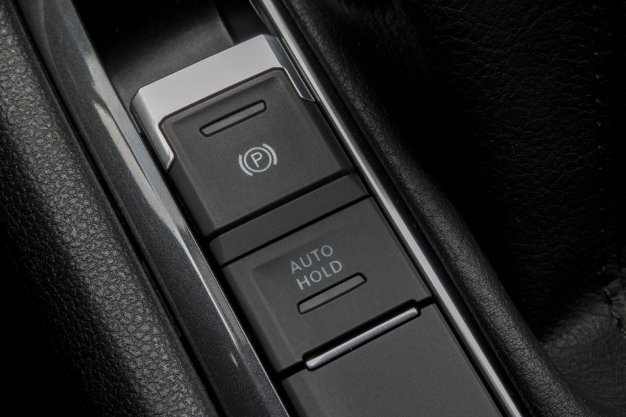 Volkswagen Tiguan 1.5 TSI Life Business | Apple Carplay | ACC | Afn. Trekhaak | Stoel & Stuurverwarming