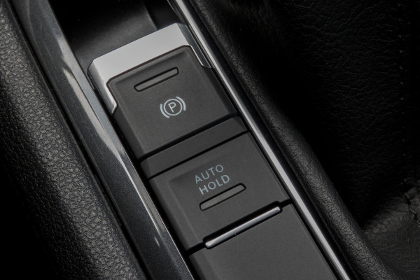 Volkswagen Tiguan 1.5 TSI Life Business | Apple Carplay | ACC | Afn. Trekhaak | Stoel & Stuurverwarming
