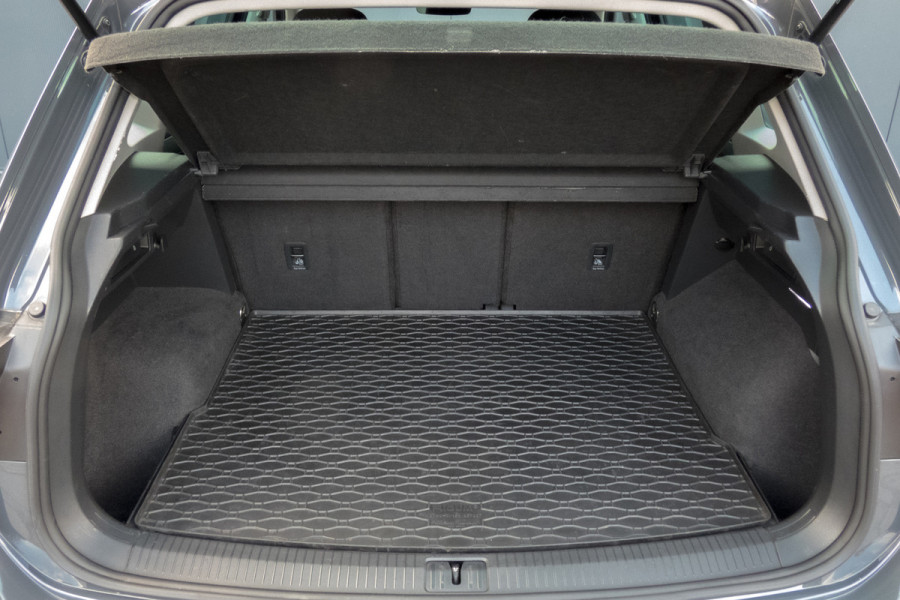 Volkswagen Tiguan 1.5 TSI Life Business | Apple Carplay | ACC | Afn. Trekhaak | Stoel & Stuurverwarming