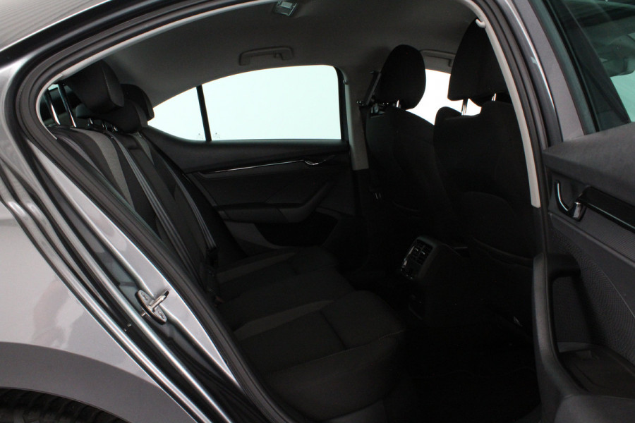 Škoda Octavia 1.5 e-TSI Tour Editie > Trekhaak/ACC/18 inch/Keyless/All season banden
