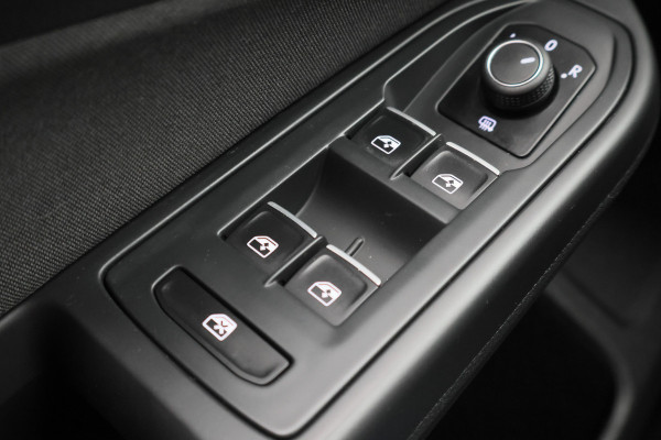Volkswagen Golf 1.0 eTSI DSG Life Virtual Cockpit, Sfeerverlichting, Climate, ACC, Apple Carplay, PDC, 17''