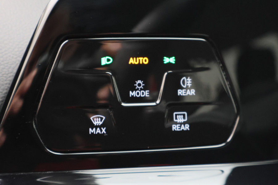 Volkswagen Golf 1.0 eTSI DSG Life Virtual Cockpit, Sfeerverlichting, Climate, ACC, Apple Carplay, PDC, 17''