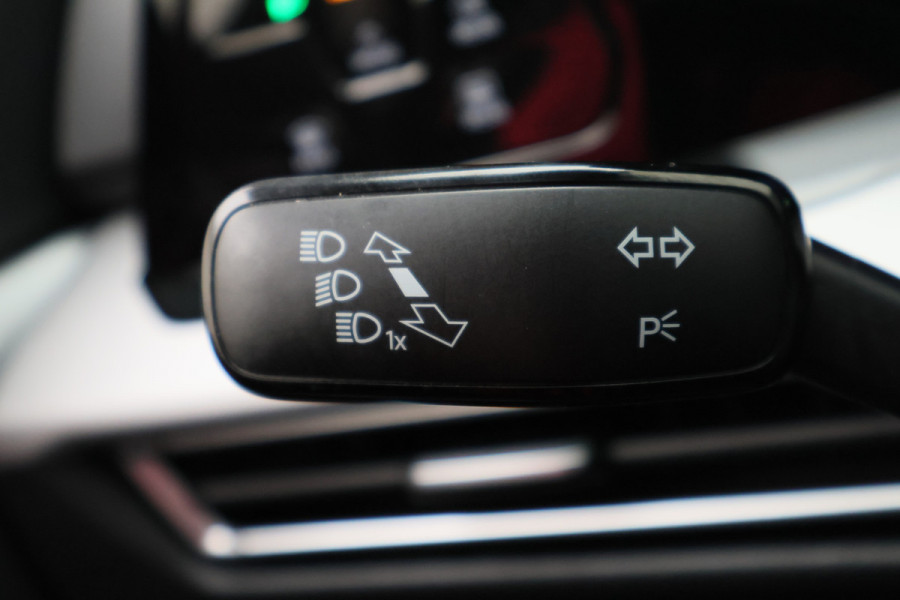 Volkswagen Golf 1.0 eTSI DSG Life Virtual Cockpit, Sfeerverlichting, Climate, ACC, Apple Carplay, PDC, 17''