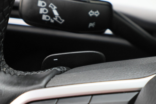 Volkswagen Golf 1.0 eTSI DSG Life Virtual Cockpit, Sfeerverlichting, Climate, ACC, Apple Carplay, PDC, 17''