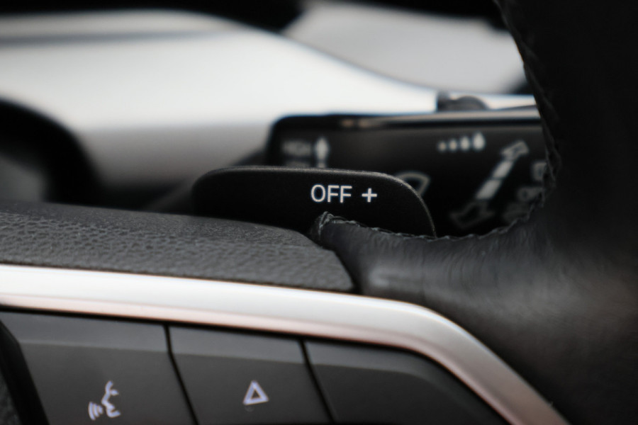 Volkswagen Golf 1.0 eTSI DSG Life Virtual Cockpit, Sfeerverlichting, Climate, ACC, Apple Carplay, PDC, 17''