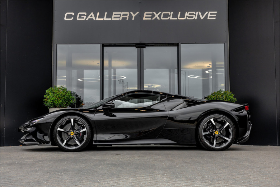 Ferrari SF90 Spider 4.0 V8 - Nieuwe Auto | Origineel NL | Lift | Full Carbon | Nero Daytona