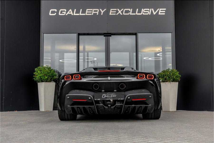 Ferrari SF90 Spider 4.0 V8 - Nieuwe Auto | Origineel NL | Lift | Full Carbon | Nero Daytona