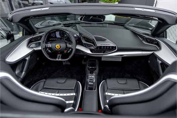 Ferrari SF90 Spider 4.0 V8 - Nieuwe Auto | Origineel NL | Lift | Full Carbon | Nero Daytona