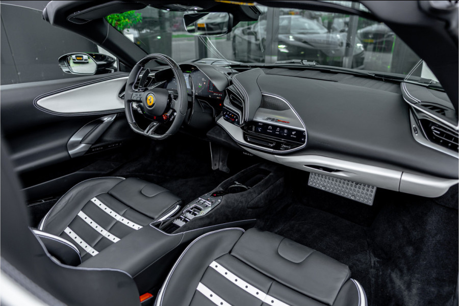 Ferrari SF90 Spider 4.0 V8 - Nieuwe Auto | Origineel NL | Lift | Full Carbon | Nero Daytona