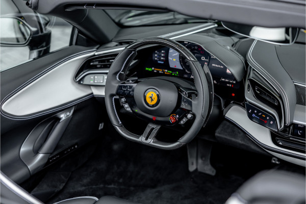 Ferrari SF90 Spider 4.0 V8 - Nieuwe Auto | Origineel NL | Lift | Full Carbon | Nero Daytona