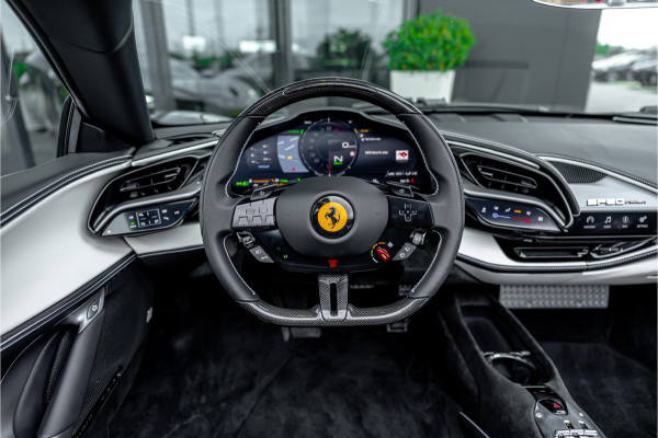 Ferrari SF90 Spider 4.0 V8 - Nieuwe Auto | Origineel NL | Lift | Full Carbon | Nero Daytona