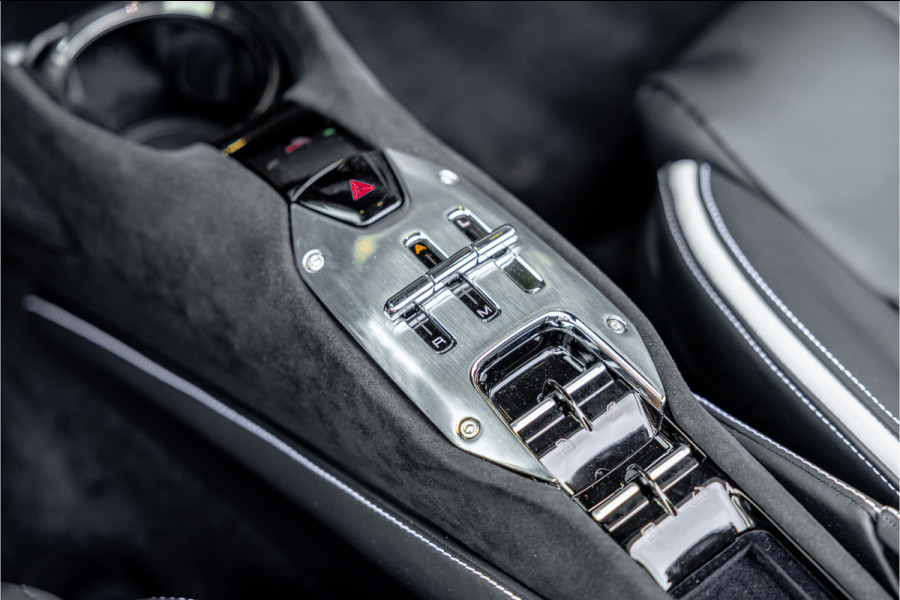 Ferrari SF90 Spider 4.0 V8 - Nieuwe Auto | Origineel NL | Lift | Full Carbon | Nero Daytona
