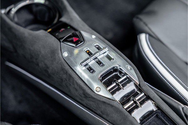 Ferrari SF90 Spider 4.0 V8 - Nieuwe Auto | Origineel NL | Lift | Full Carbon | Nero Daytona