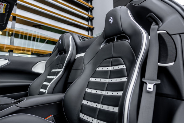 Ferrari SF90 Spider 4.0 V8 - Nieuwe Auto | Origineel NL | Lift | Full Carbon | Nero Daytona