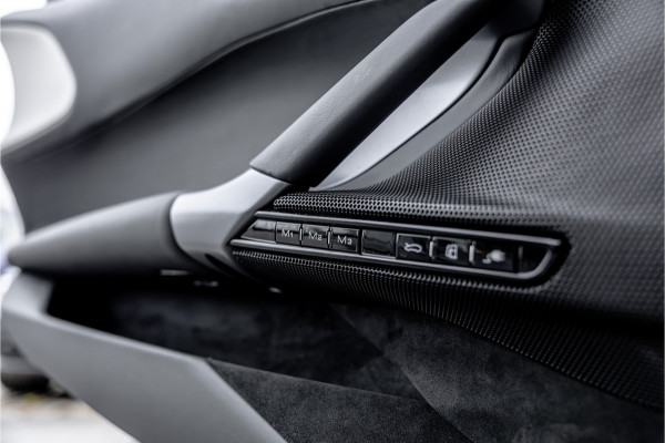 Ferrari SF90 Spider 4.0 V8 - Nieuwe Auto | Origineel NL | Lift | Full Carbon | Nero Daytona