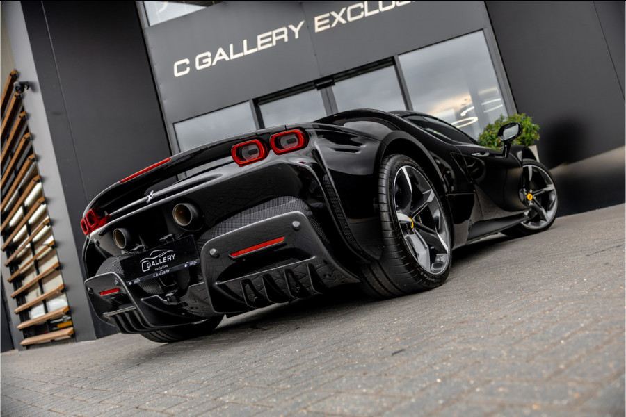 Ferrari SF90 Spider 4.0 V8 - Nieuwe Auto | Origineel NL | Lift | Full Carbon | Nero Daytona