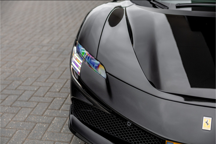 Ferrari SF90 Spider 4.0 V8 - Nieuwe Auto | Origineel NL | Lift | Full Carbon | Nero Daytona