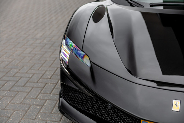 Ferrari SF90 Spider 4.0 V8 - Nieuwe Auto | Origineel NL | Lift | Full Carbon | Nero Daytona